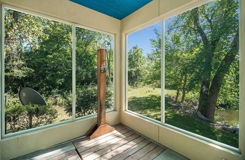 Ottawa House | Gated Waterfront Nature Retreat 5 minutes from Starved Rock State Park