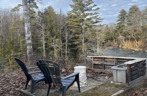Conway Apartment | Get away to where the rivers meet, between two covered bridges!.