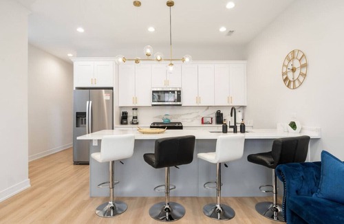 Bronzeville Apartment | Gilean Urban Retreat