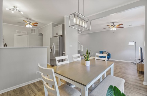 Naperville House | Golden! Sleeps 8/2.5 Bath Townhome