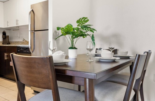North Brookline Apartment | Gorgeous 2bd/1.5ba Next to BU 8jik