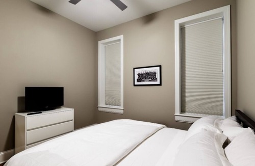 Lakeview Condo | Gorgeous 4 Bedroom with Pool Table steps from Wrigley Field Sleeps 9