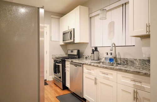 South Shore Apartment | Gorgeous 4BDR in Chicago/15mins from DWTN Brand New!
