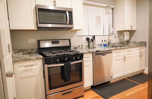 South Shore Apartment | Gorgeous 4BDR in Chicago/15mins from DWTN Brand New!