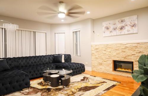 South Shore Apartment | Gorgeous 4BDR in Chicago,15mins from DWTN