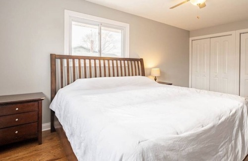 South Holland House | Gorgeous 5-bedroom home w/ POOL & Vehicle rental