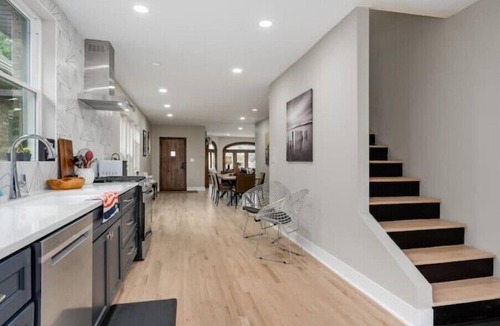 West Ridge House | Gorgeous Bunglow Nestled in a Quit Neighborhoodnn