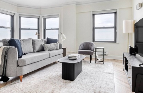 Gold Coast Apartment | Gorgeous Gold Coast 2BR w/ Doorman & Gym, 2 blocks to L, by Blueground