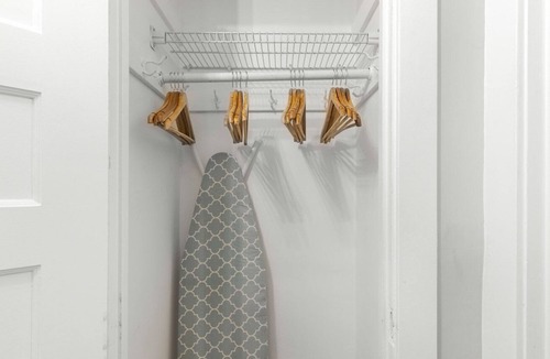 Park West Apartment | Gorgeous Lincoln Park 2BR w/ W/D, nr. Lakefront Trail, by Blueground