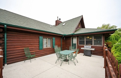 Mokena House | Gorgeous Log Home in Chicagoland!