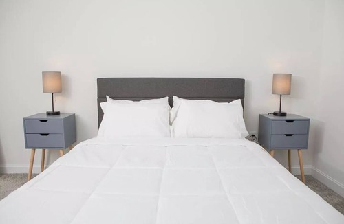 Lombard Apartment | Gorgeous Luxury 1BR | Serene getaway *RARE*