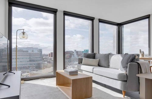 Illinois Medical District Apartment | Gorgeous Medical District 2BR w/ Gym & W/D, 1 block to L, by Blueground
