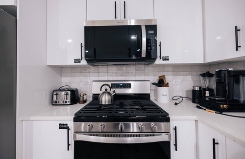 Woodlawn Condo | Gorgeous Parisian Retreat on University of Chicago Campus