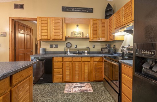 Carbondale Cabin | Gorgeous Secluded Cabin close to SIU and all the wineries