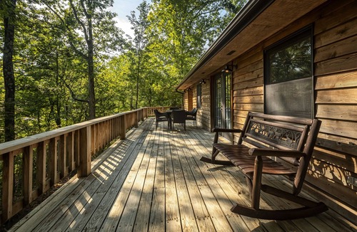 Carbondale Cabin | Gorgeous Secluded Cabin close to SIU and all the wineries