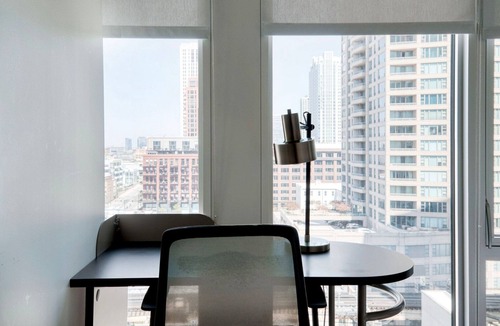 West Loop Gate Apartment | Gorgeous West Loop 1BR w/Deck, Pool & Gym, 3 blocks to L, by Blueground