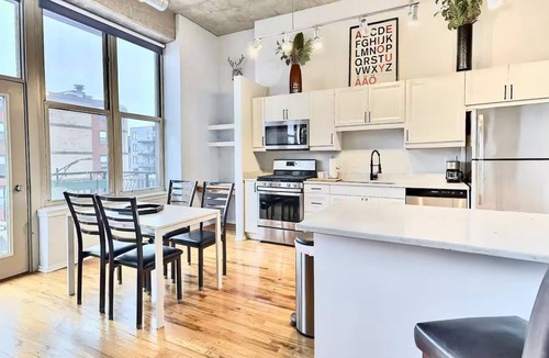 Near West Side Apartment | Gorgeous West Loop Loft —1Br1Ba —Perfect Location —3MONTH MIN OTHERWISE FLEXIBLE