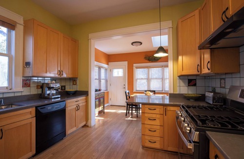 Edgewater House | Gracious, spacious vintage home in a terrific neighborhood near the lake