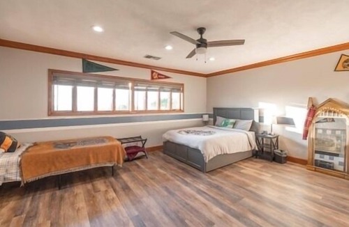 Godfrey Cabin | Grafton Getaway @ Overlook Lodge - an 8,000 sq foot home on 33 acres & sleeps 35
