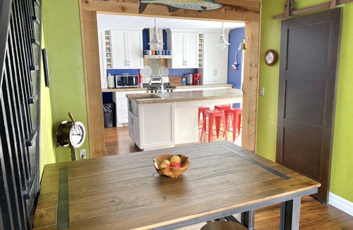 Grafton House | Grafton Getaway-Riverhouse.a waterfront property with bike trail in backyard