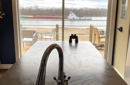 Grafton House | Grafton Getaway-Riverhouse.a waterfront property with bike trail in backyard