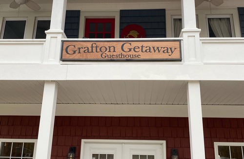 Grafton House | Grafton Getaway-Riverhouse.a waterfront property with bike trail in backyard