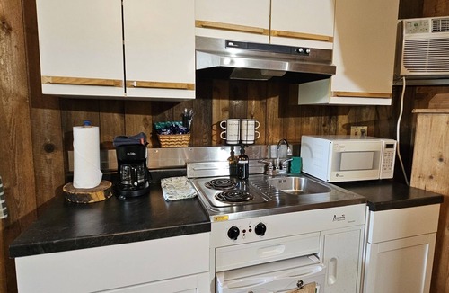 Orange Prairie Cottage | Grain Bin Cottage 11