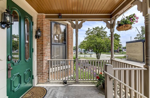 Springfield House | Grand Historic Retreat | 3BR Suite | Modern Comfort & Classic Charm