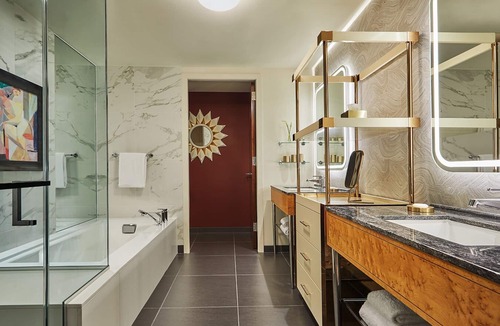 Gold Coast House | Grand King Room at Viceroy Chicago, Pet-Friendly Near Oak Street Beach!