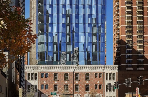 Gold Coast House | Grand King Room at Viceroy Chicago, Pet-Friendly Near Oak Street Beach!