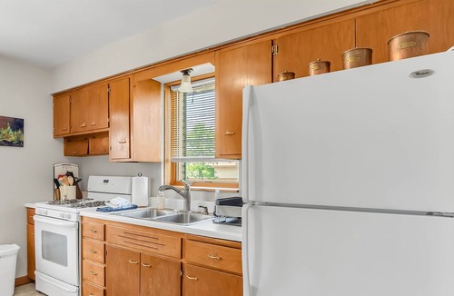 Downers Grove House | Grandma's House - Furnished - 1 Block to Metra Line - Pets Welcome - Fenced Yard