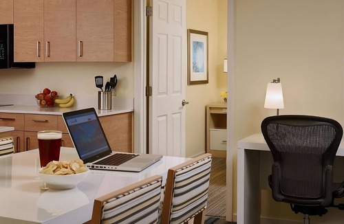 Schaumburg Hotel | Great Amenities Onsite! Pool, Private Parking, Free Breakfast, Close to Legoland