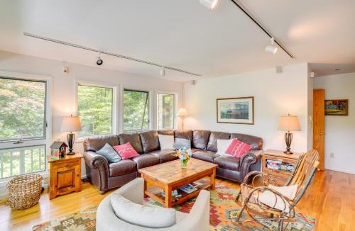 Glendale House | Great Barrington Lakeside Getaway w/Kayak & Grill