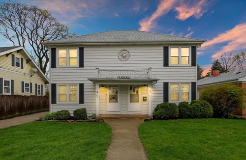 Libertyville House | Great For Big Family w/2 Kitchens & 2 Living Rooms