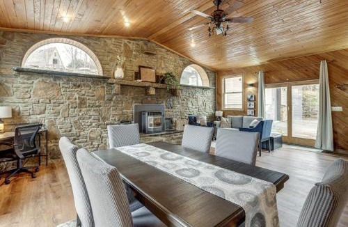 White House | Great for Groups! Spacious Melcroft Home w/Deck