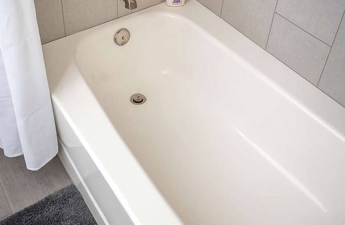 Rogers Park Apartment | Great Layout – Spacious 2BR Apt