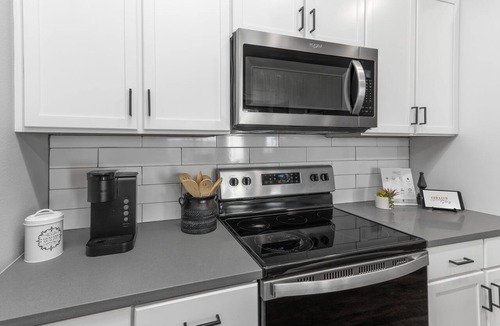 Madison Apartment | Great Location/Clift Farms-King Suite-Must See!