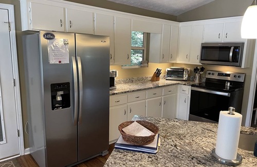 Lavonia House | GREAT VIEW/SETTING! - Deep Water, Sleeps 8, pet friendly, near I-85