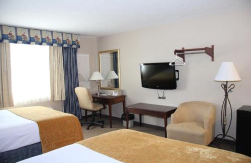 Pittsfield Hotel | Green Acres Hotel