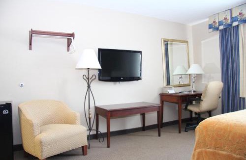 Pittsfield Hotel | Green Acres Hotel