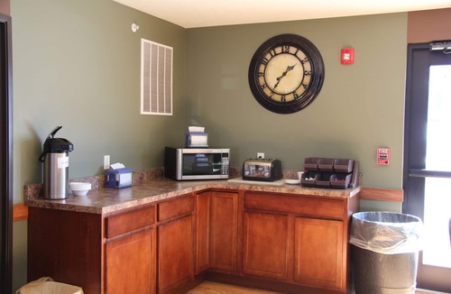 Pittsfield Hotel | Green Acres Hotel