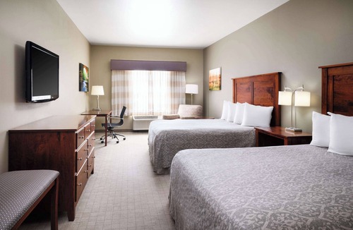 Arcola Hotel | Green Mill Village Hotel & Suites, BW Signature Collection