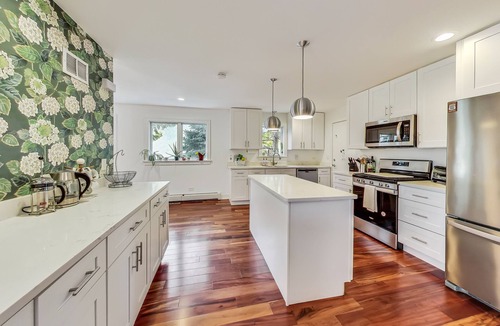 Evanston Condo | Greenhouse Inn, Evanston Northwestern Loyola Chicago. Kid Friendly w/parking