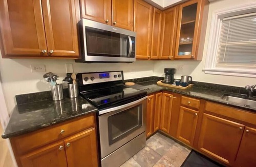 Oak Park Apartment | Guest Nest River Forest RF 101 2BR Laundry Pets OK