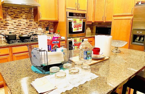 Gurnee House | Gurnee home with King Queen beds for Vacations,six flags Celebrate Eid, Navy GL
