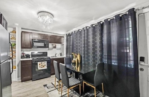 Bronzeville House | Hamaline Luxury - Guest House