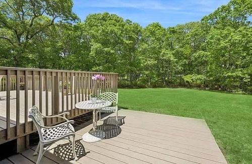 Hampton Bays House | Hampton Bays 3BR Cottage | Vaulted Ceilings, Private Yard, Near Beaches
