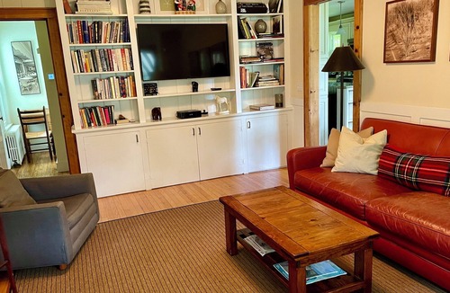 Hampton Bays House | Hampton Bays Charming Farmhouse 3 Bed 2 Bath AVAIL August 27 through September