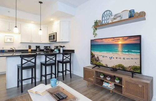 Hampton Condo | Hampton Beach Hideaway | 1 Block to Beach |Parking
