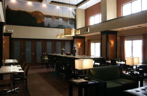 Peru Hotel | Hampton Inn and Suites Peru